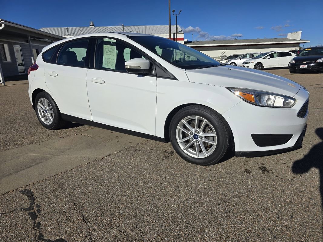 Used 2018 Ford Focus SE w/ Cold Weather Package image 2