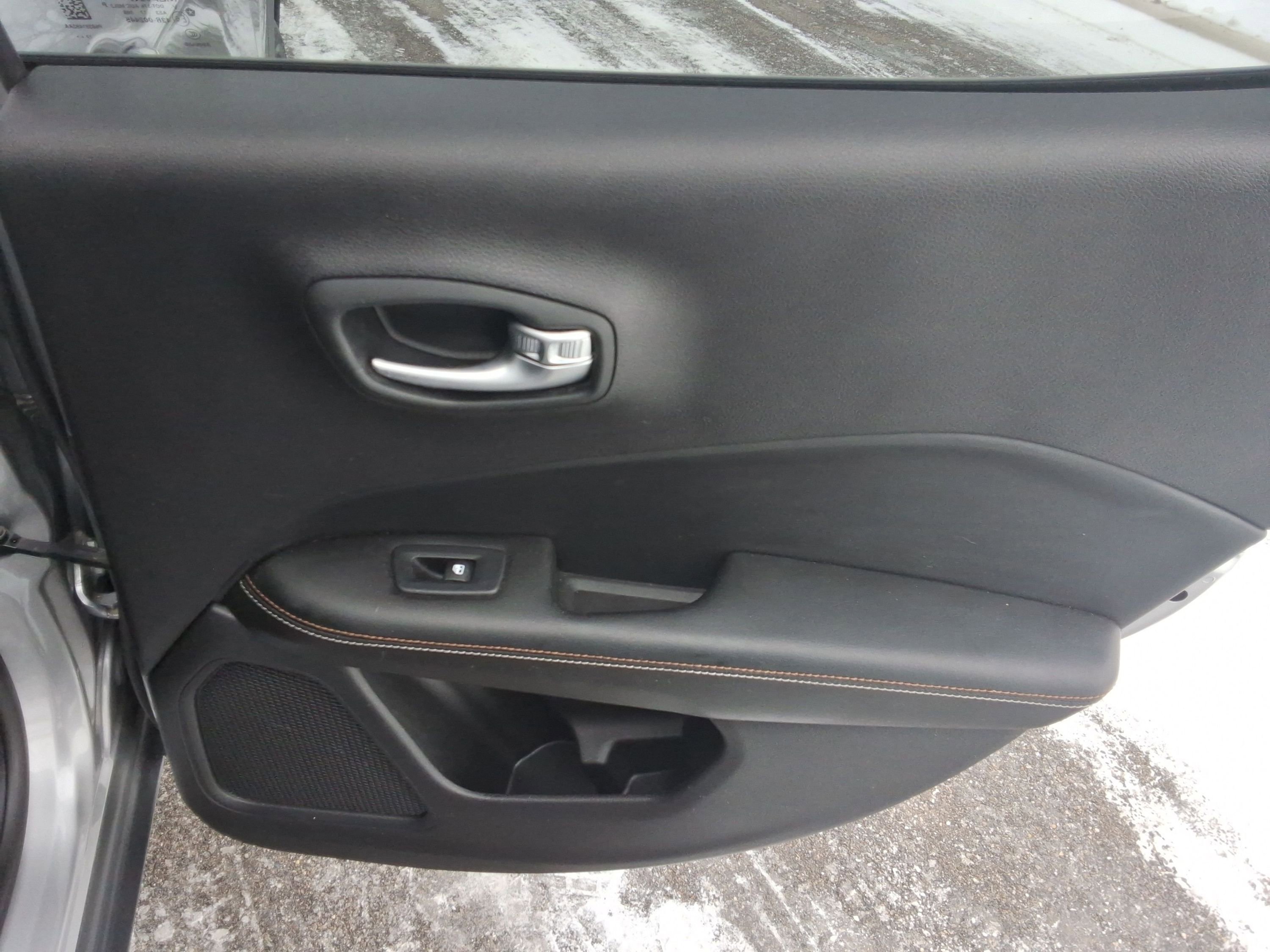 Used 2018 Jeep Compass Latitude w/ Popular Equipment Group image 23