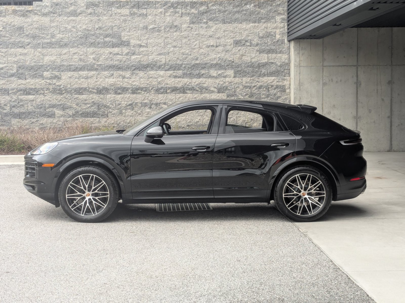 New 2026 Porsche Cayenne Coupe AWD/4WD image 2