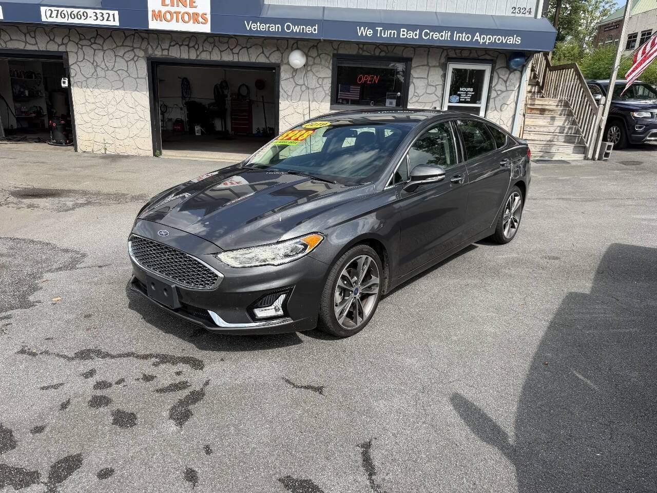 Used 2019 Ford Fusion Titanium AWD/4WD image 3