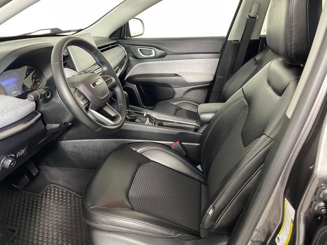Used 2022 Jeep Compass Latitude w/ Sun and Sound Group AWD/4WD image 2