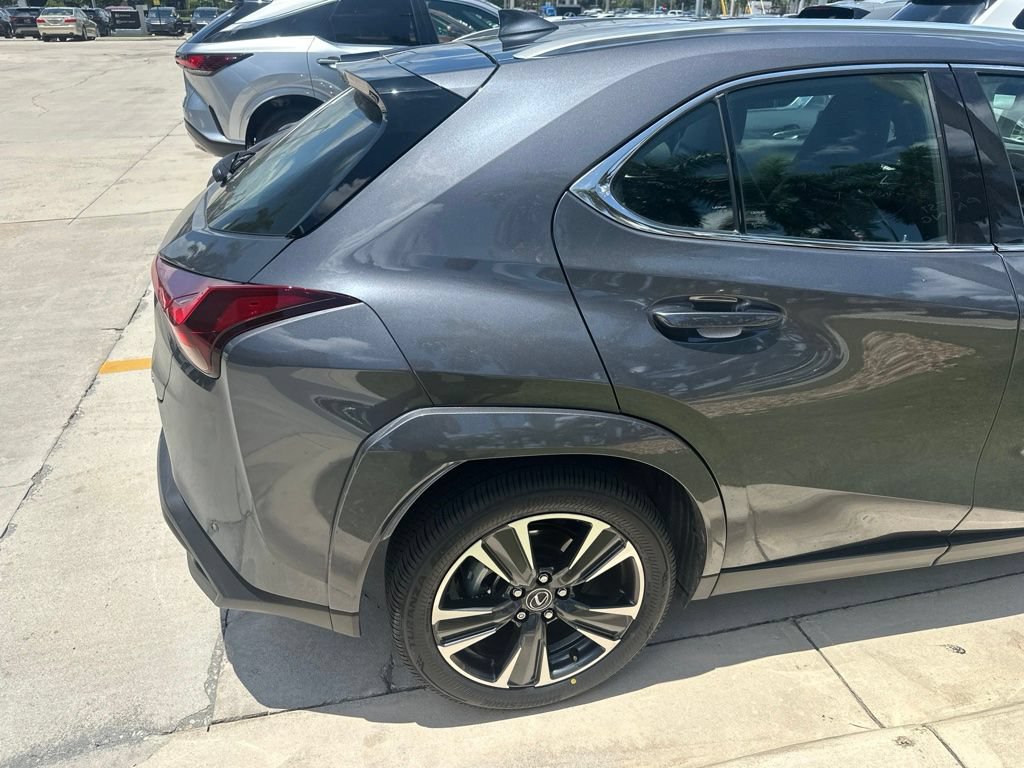 Certified 2025 Lexus UX 300h FWD w/ Accessory Package (Z2) image 9