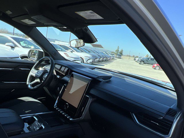 Used 2025 GMC Acadia Elevation image 29