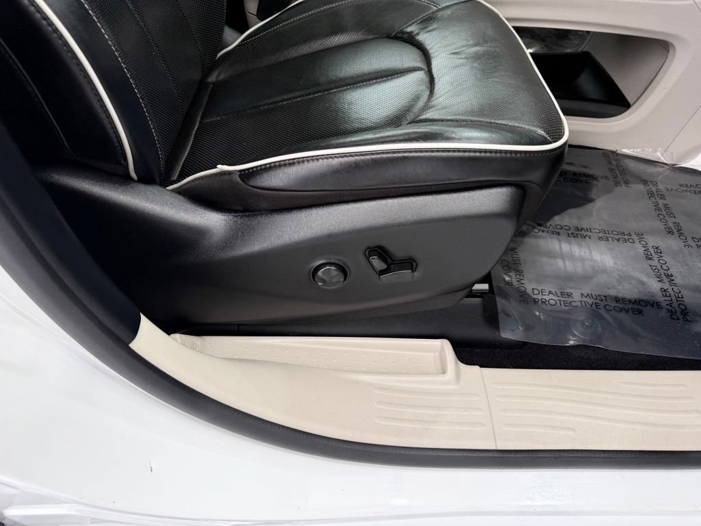 Used 2023 Chrysler Pacifica Limited FWD image 25