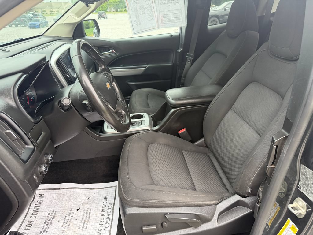 Used 2018 Chevrolet Colorado LT w/ LT Convenience Package AWD/4WD image 3