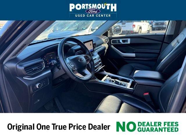 Used 2022 Ford Explorer XLT w/ Equipment Group 202A image 4