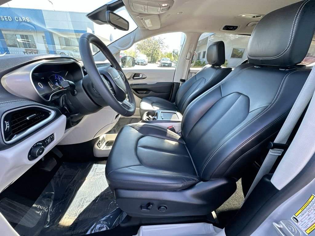 Used 2024 Chrysler Pacifica Select FWD image 20
