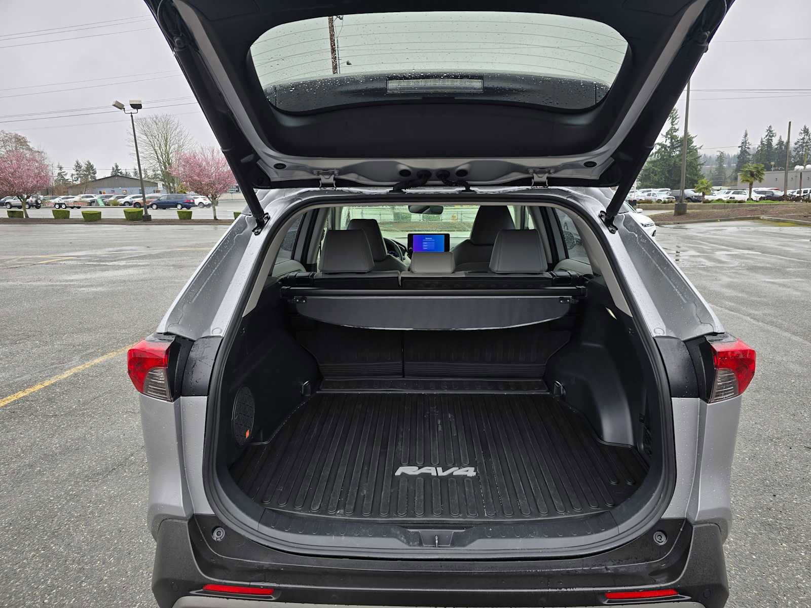 Used 2023 Toyota RAV4 Limited image 14