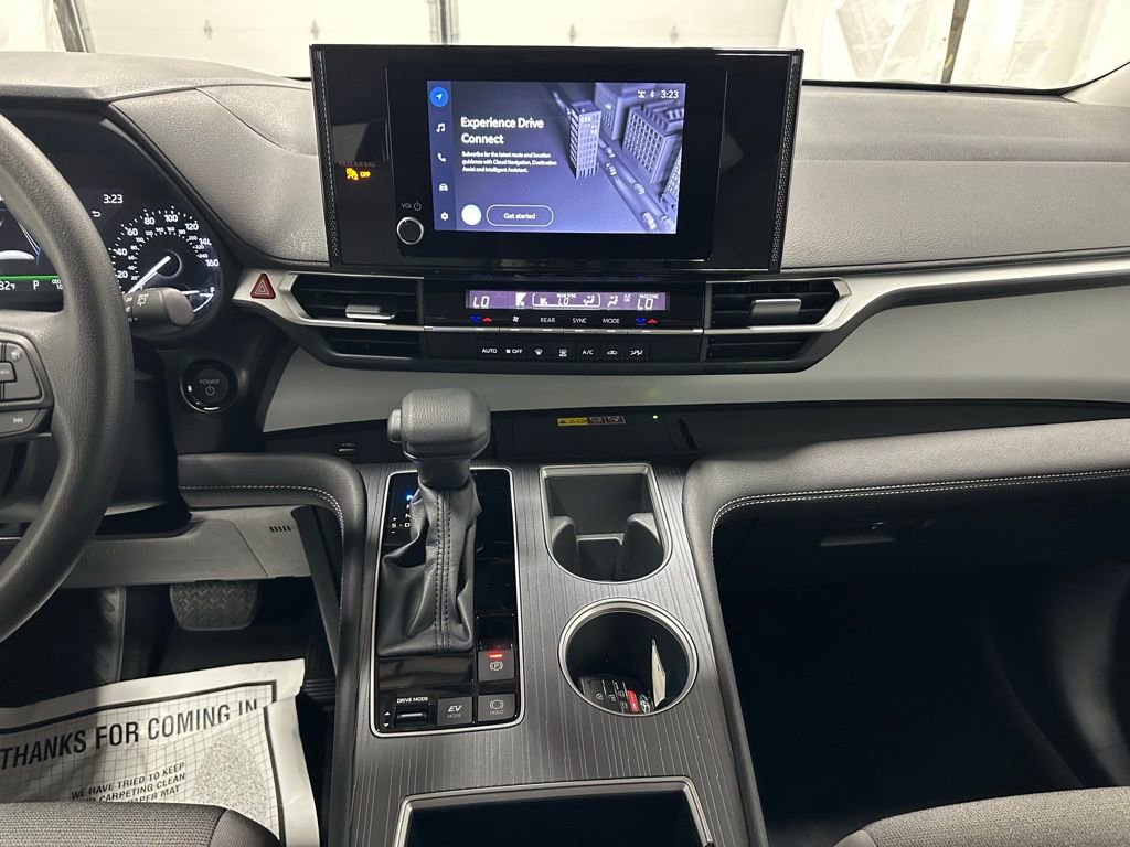 Used 2025 Toyota Sienna LE image 24