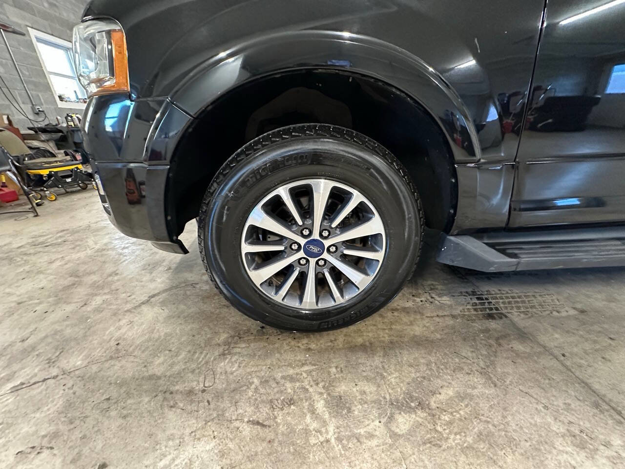 Used 2017 Ford Expedition XLT image 10