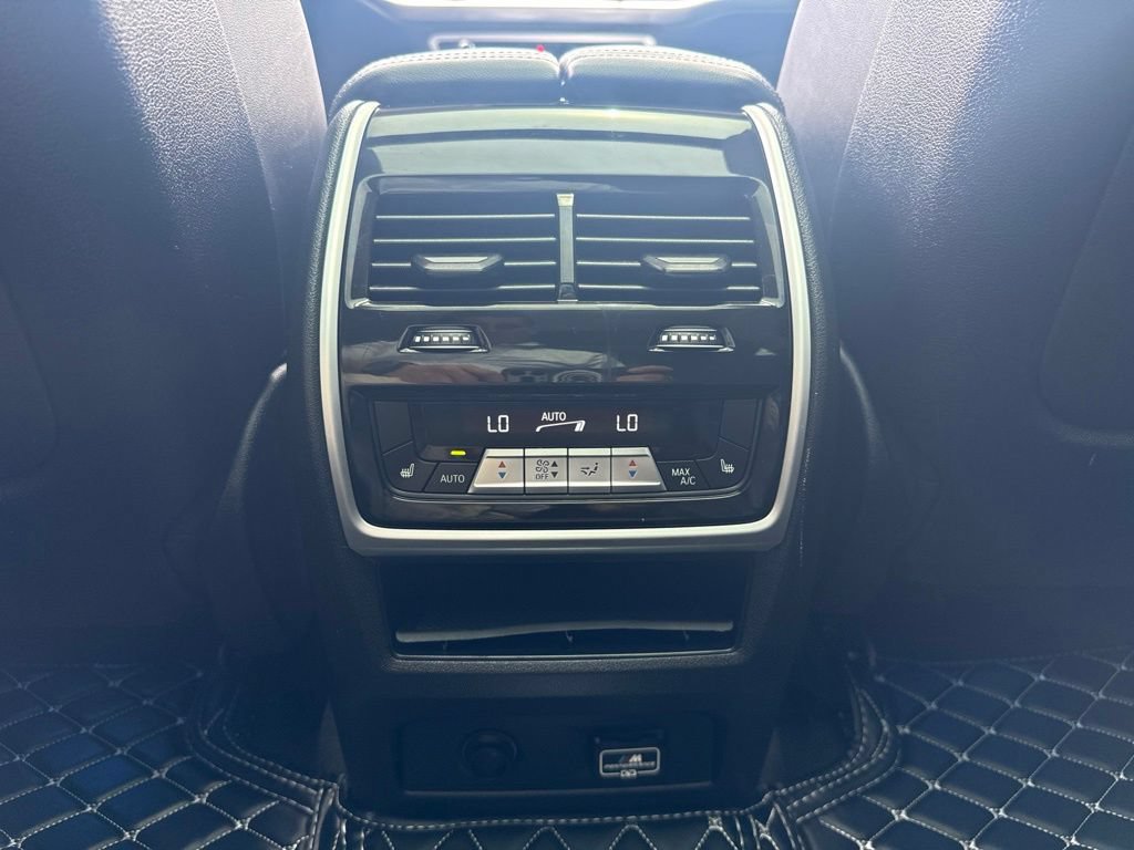 Used 2024 BMW X7 xDrive40i w/ Premium Package AWD/4WD image 25