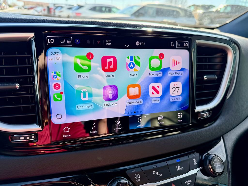 Used 2025 Chrysler Pacifica Select image 31