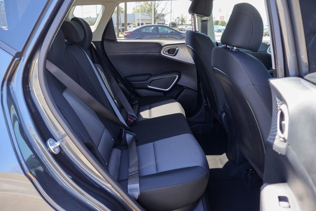 Used 2025 Kia Soul LX w/ LX Technology Package image 10