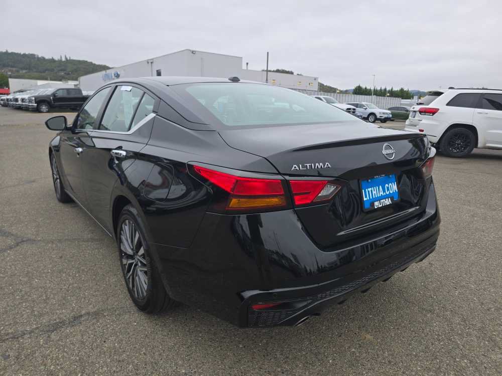 Used 2023 Nissan Altima 2.5 SV w/ SV Premium Package FWD image 3