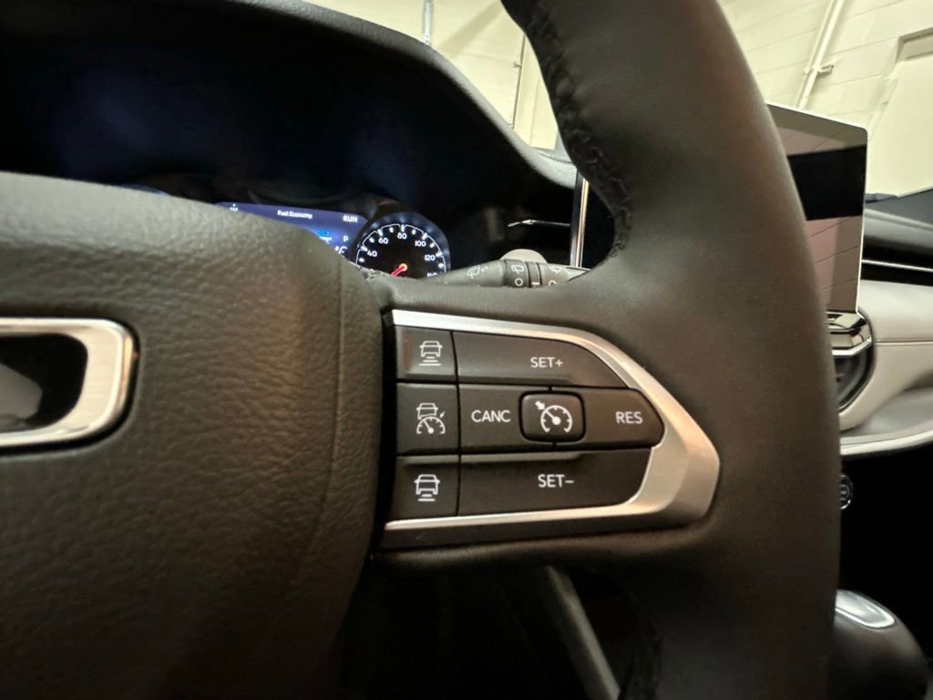 Used 2025 Jeep Compass Limited AWD/4WD image 17