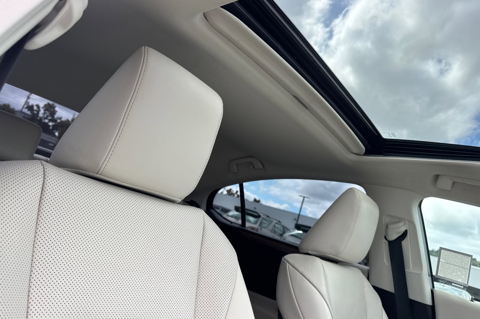 Used 2025 Lexus ES 300h w/ Premium Package FWD image 16