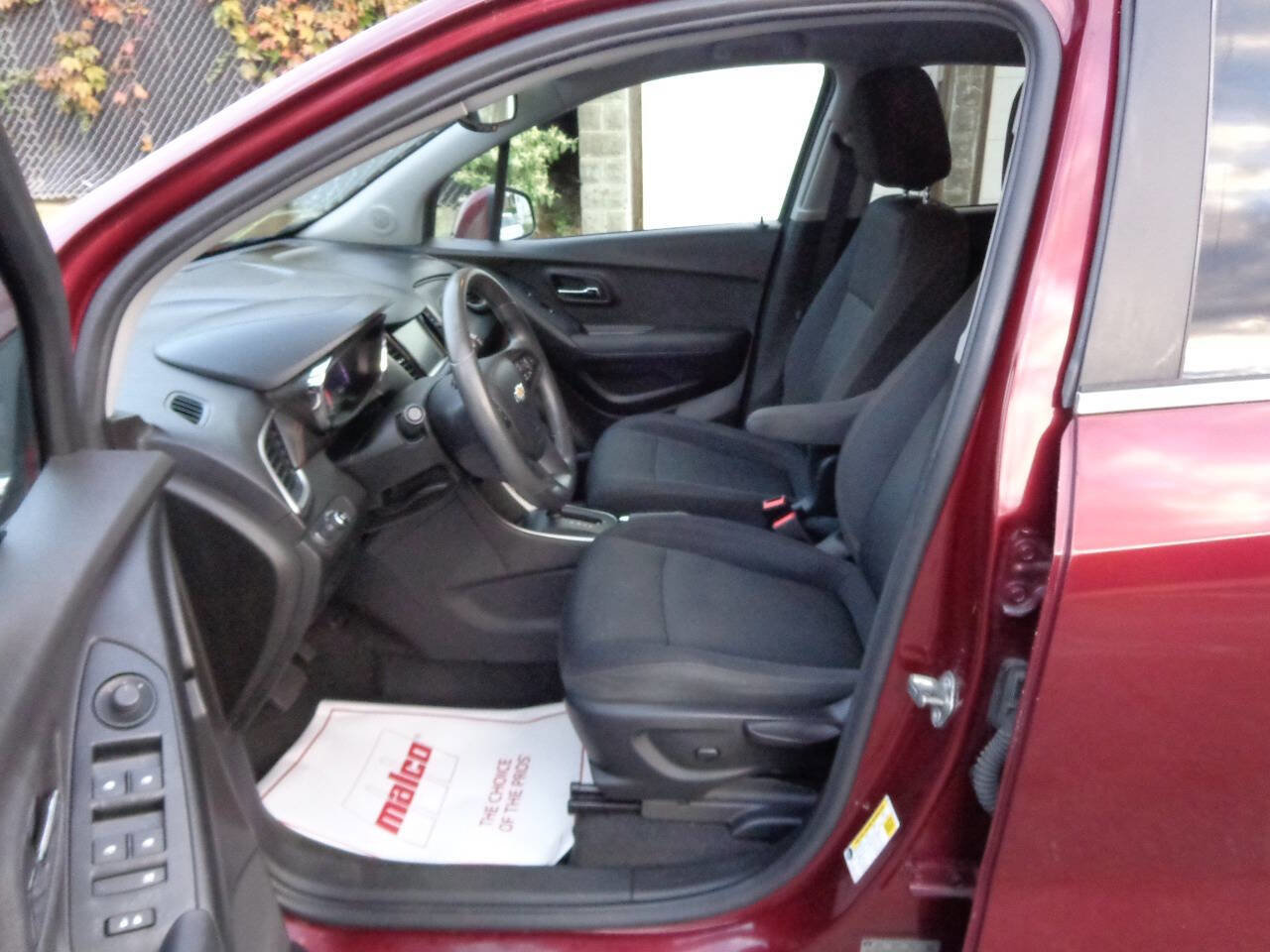 Used 2017 Chevrolet Trax LT image 32