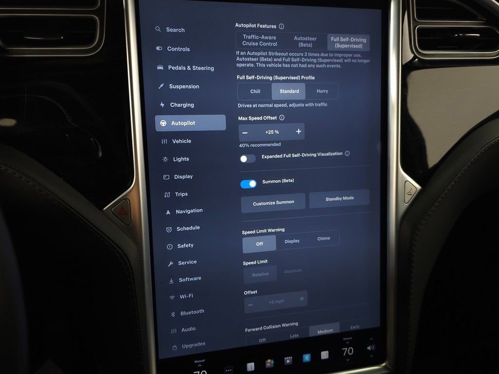 Used 2018 Tesla Model X 75D image 22