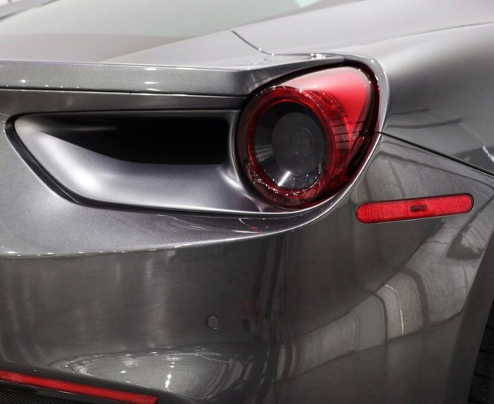 Used 2016 Ferrari 488 GTB image 13