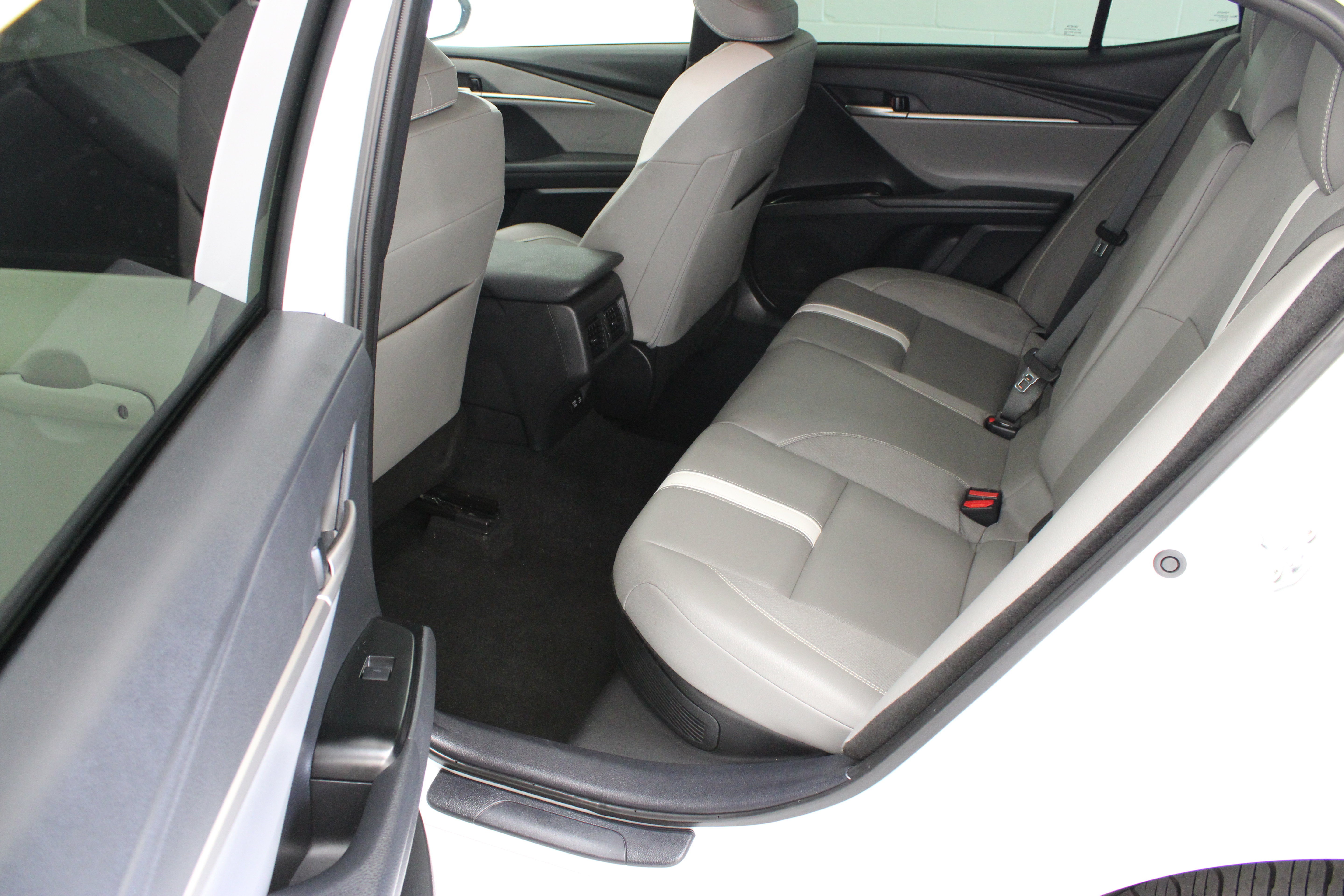 Used 2025 Toyota Camry SE w/ Multimedia Upgrade Package FWD image 28