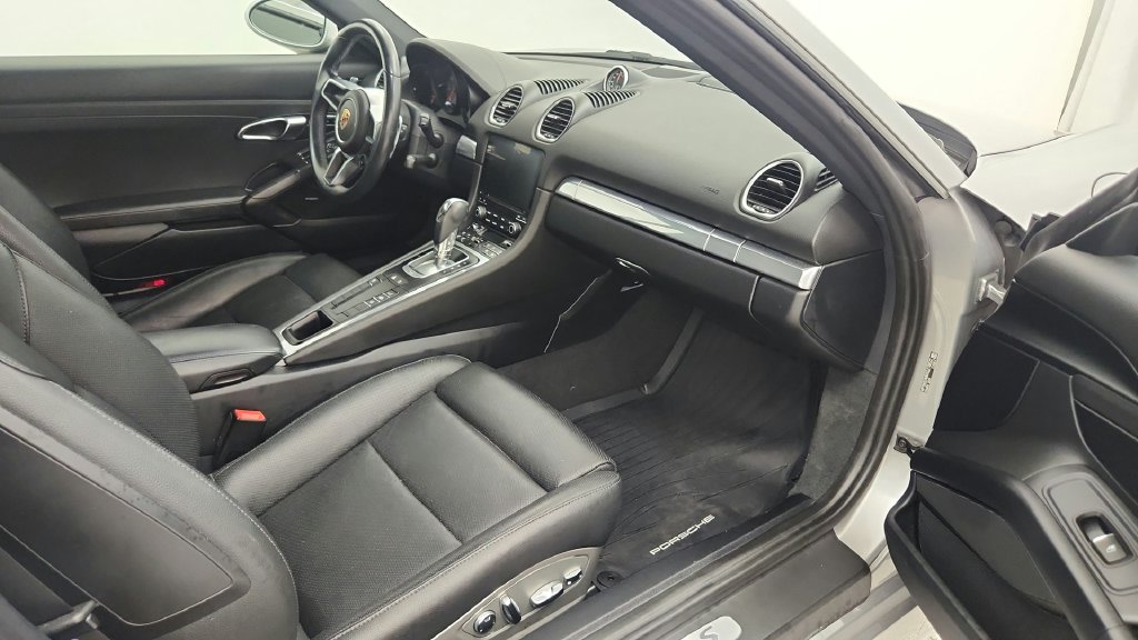 Used 2019 Porsche 718 Cayman S RWD image 19