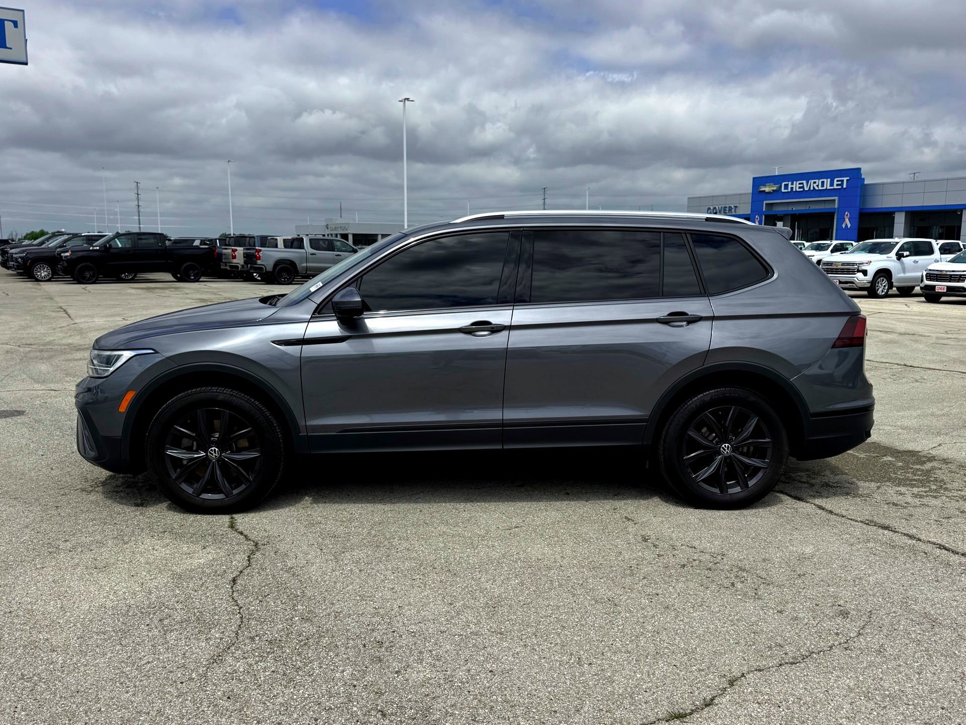 Used 2024 Volkswagen Tiguan SE FWD image 10