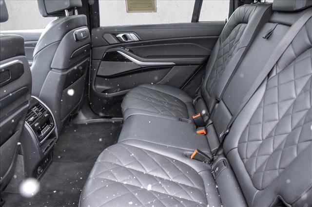 Used 2024 BMW X7 xDrive40i w/ Executive Package image 22