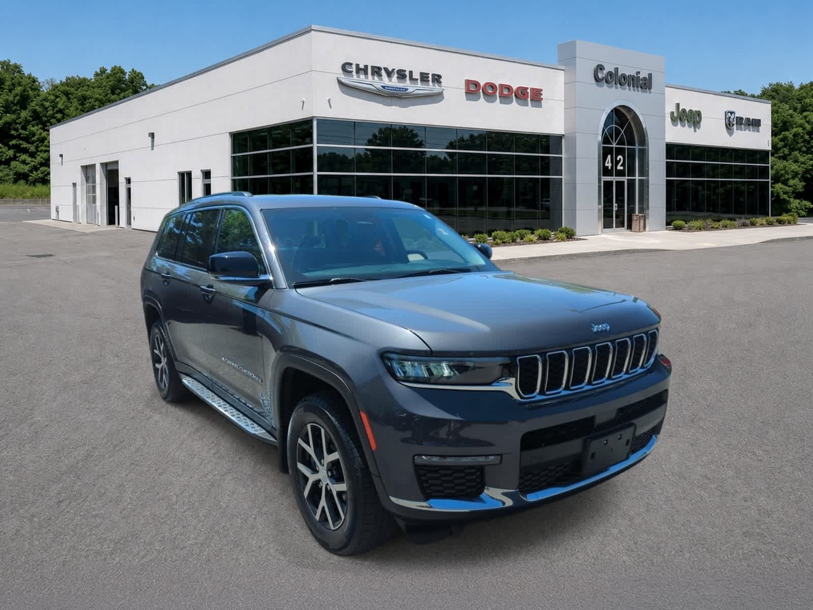 Used 2023 Jeep Grand Cherokee L Limited w/ Trailer Tow Group (B) AWD/4WD image 8