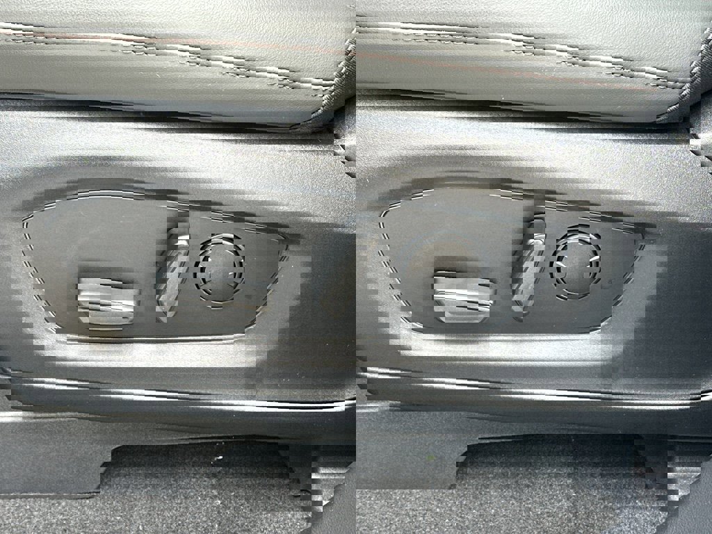 New 2026 Ford Explorer Active w/ Active Comfort Package image 25