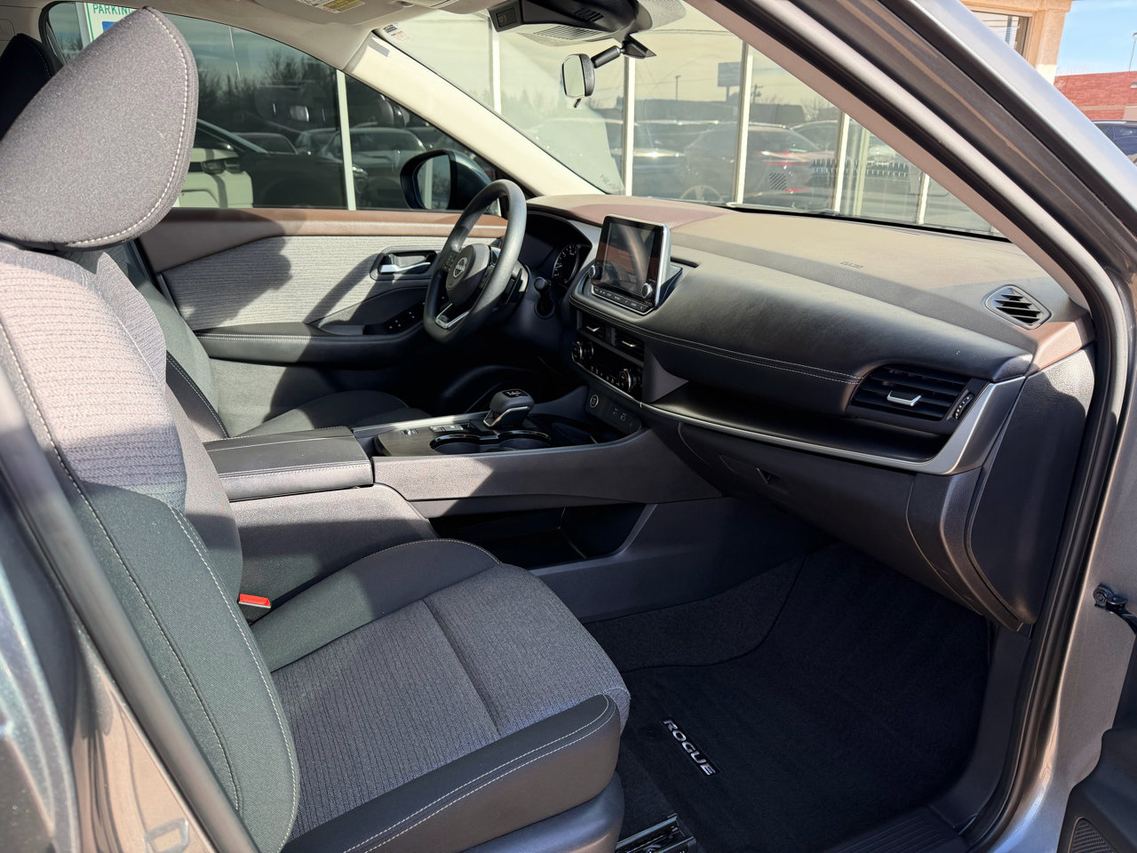 Used 2023 Nissan Rogue SV image 22