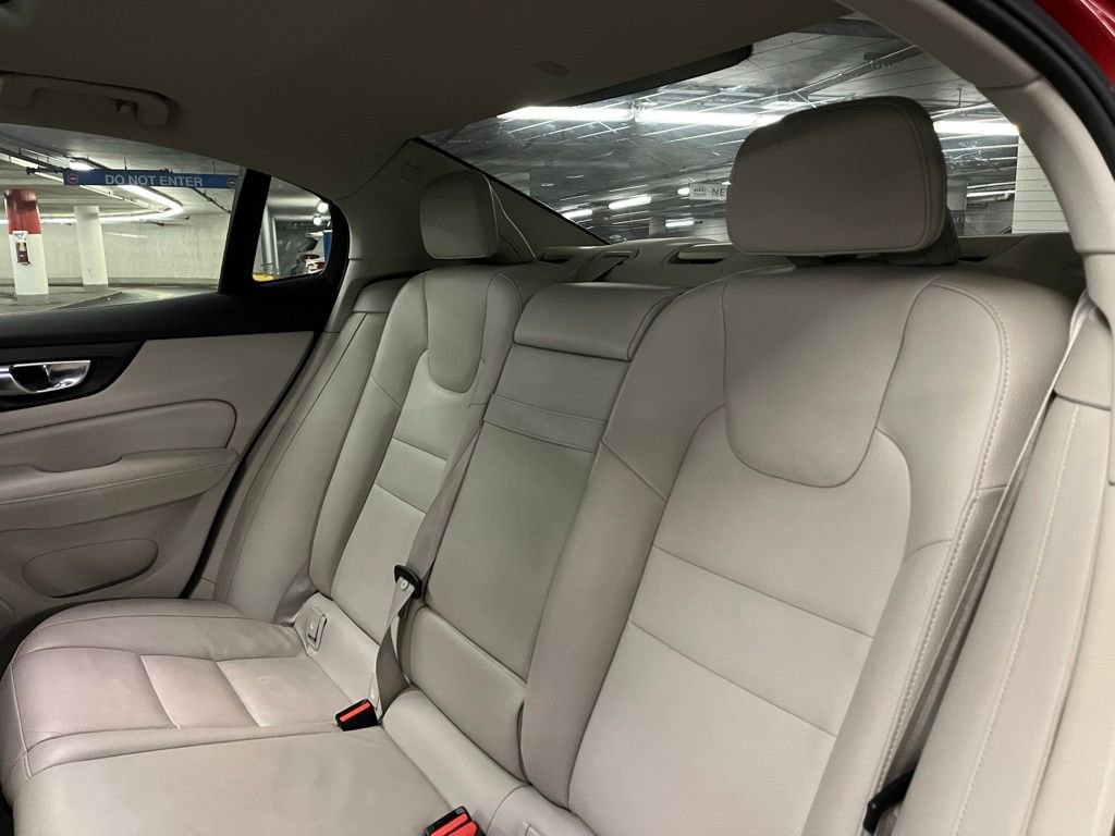Used 2022 Volvo S60 B5 Momentum w/ Premium Package image 19