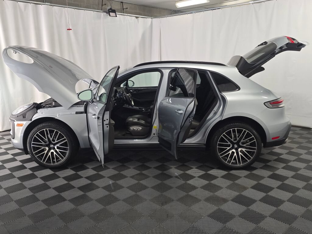 Certified 2024 Porsche Macan AWD/4WD image 14