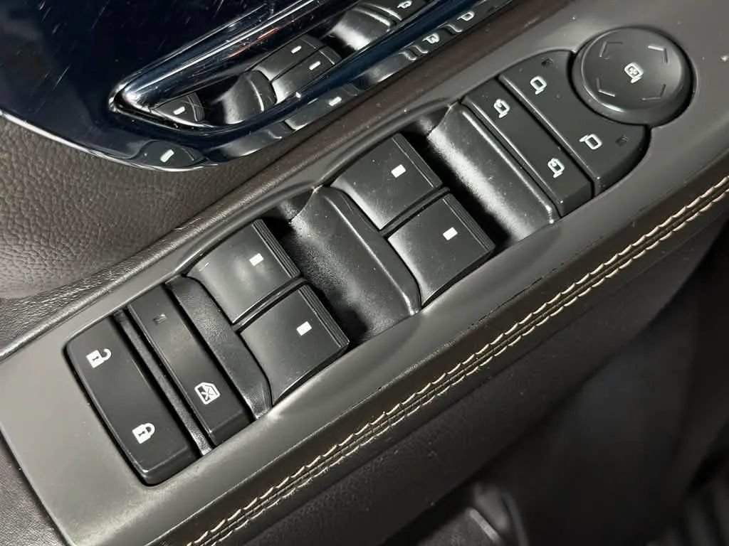 Used 2013 Cadillac Escalade ESV Platinum AWD/4WD image 33