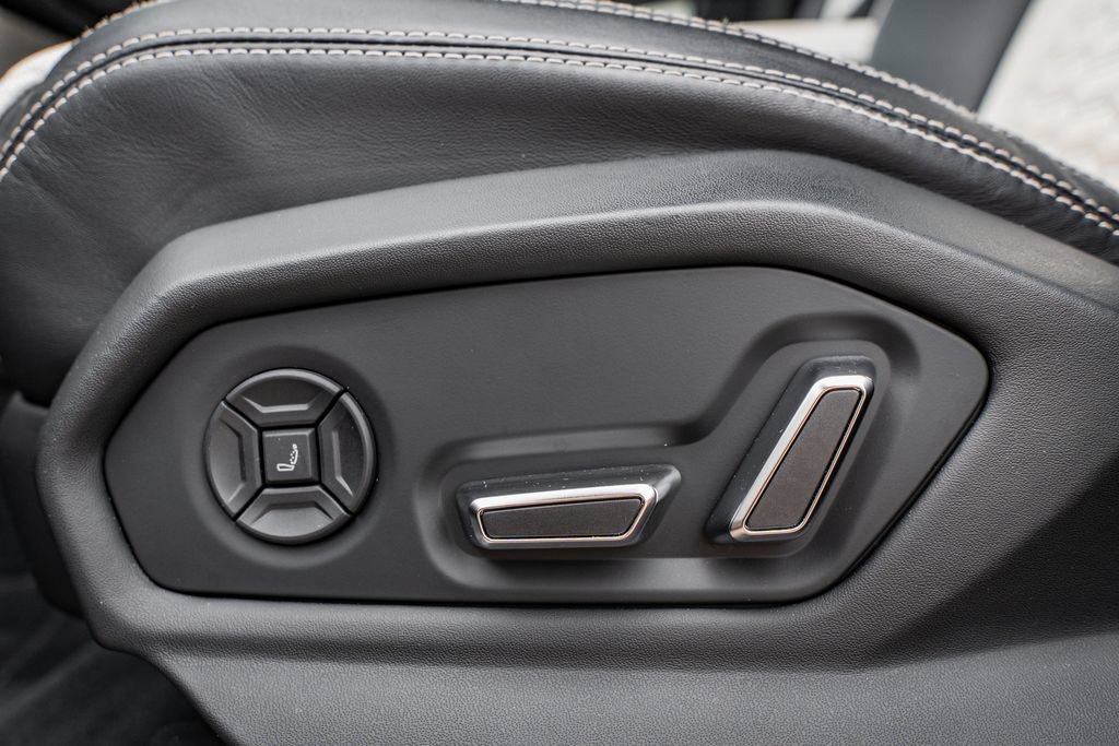 Used 2022 Lamborghini Urus AWD/4WD image 21