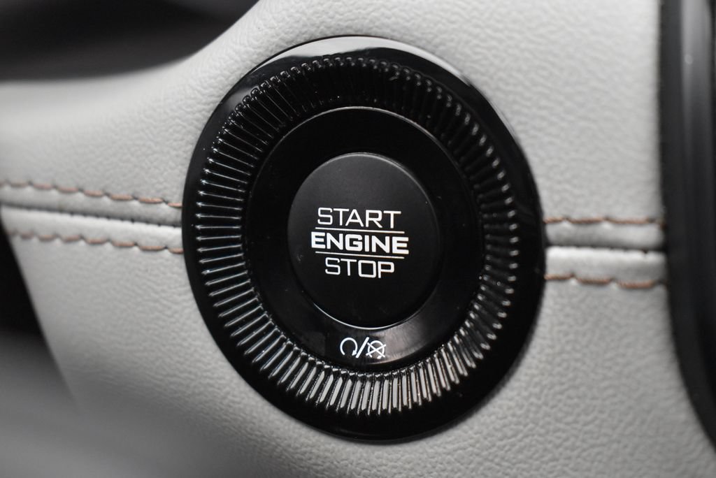 Used 2025 Jeep Compass Limited AWD/4WD image 18