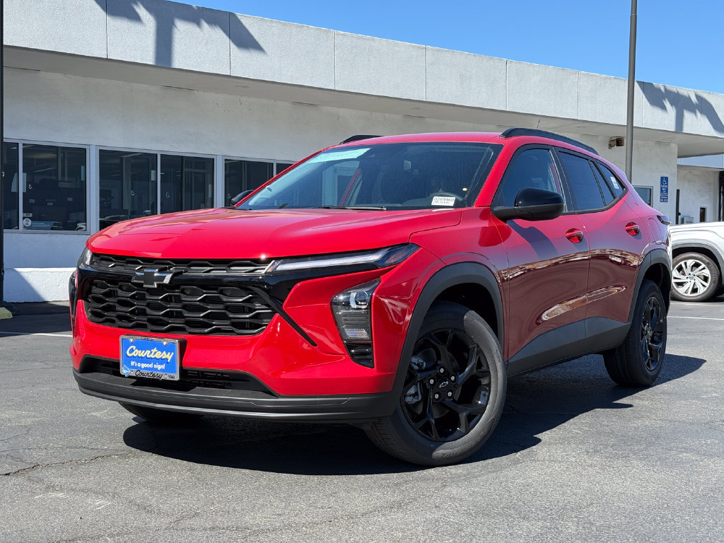 New 2026 Chevrolet Trax LT w/ Midnight Edition FWD image 2