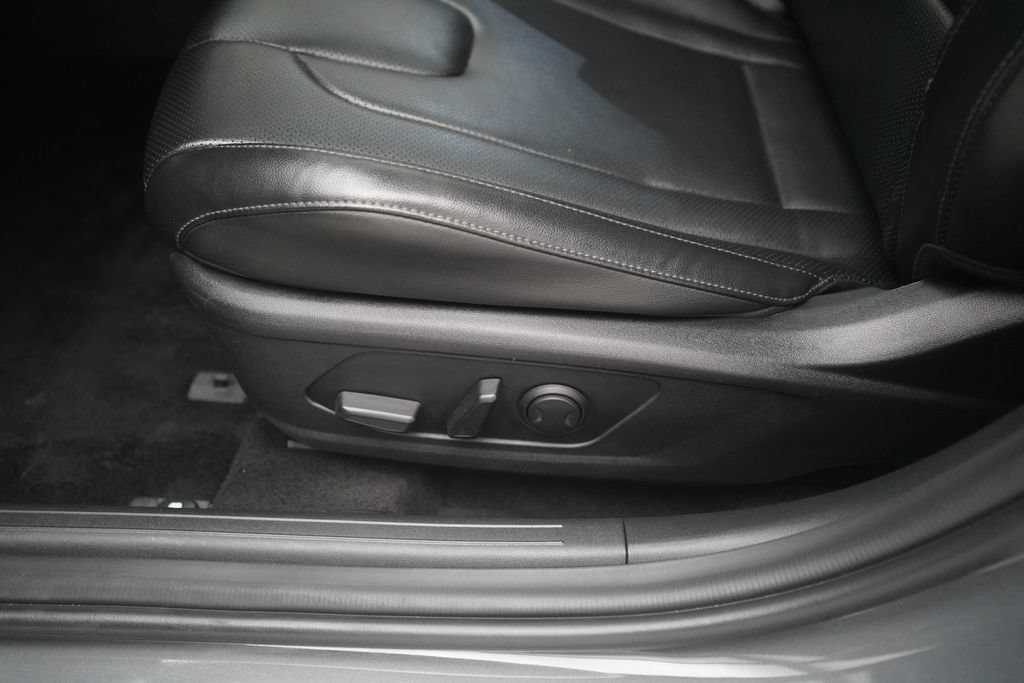 Used 2024 Hyundai Elantra Limited FWD image 28