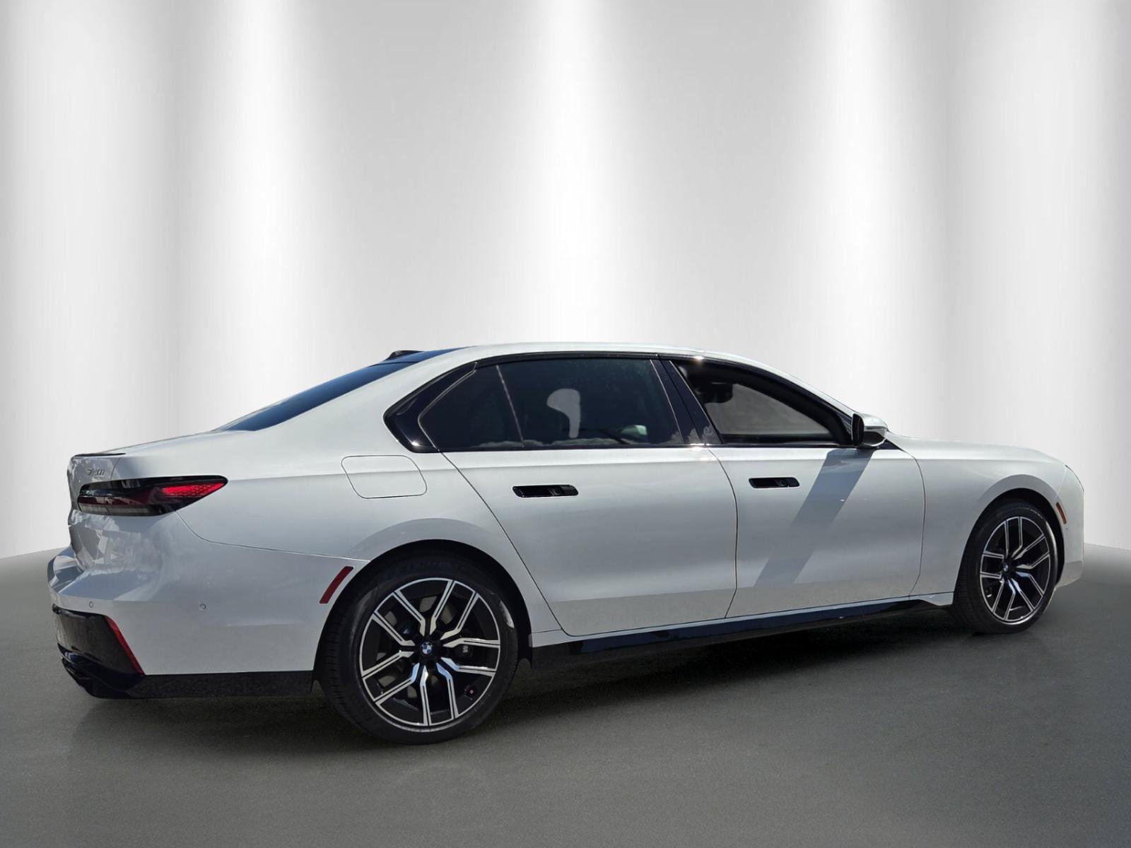 Certified 2026 BMW 760i xDrive w/ Executive Package AWD/4WD image 7