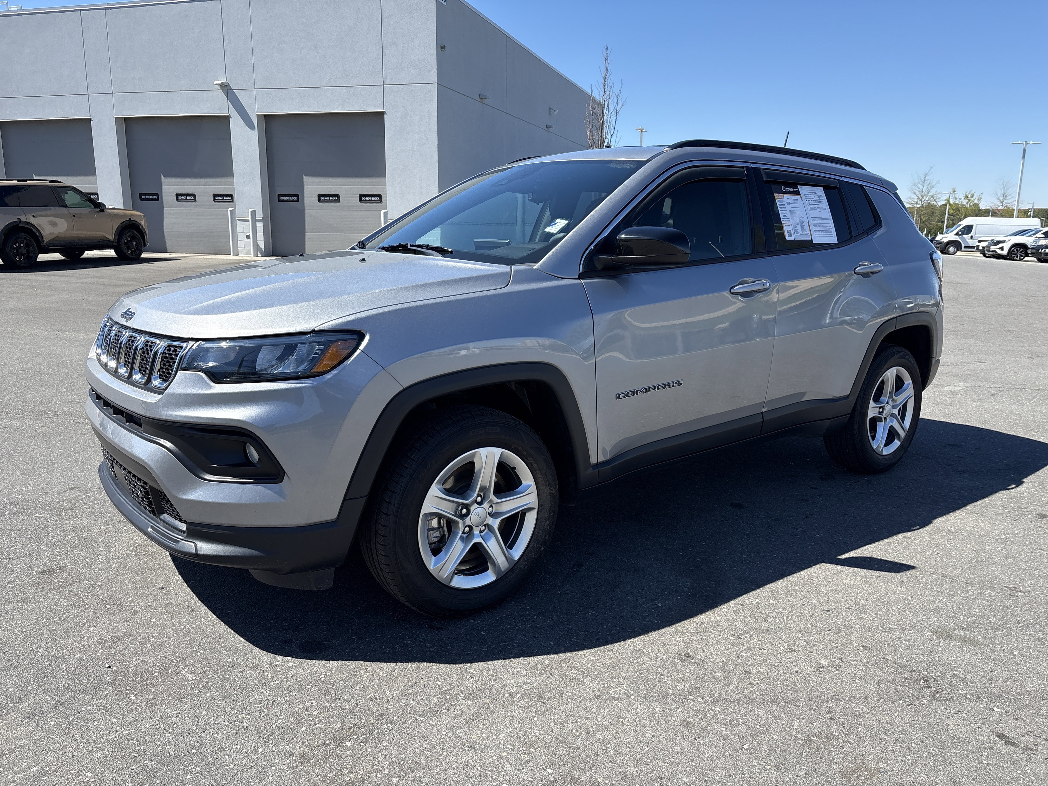 Used 2023 Jeep Compass Latitude image 5