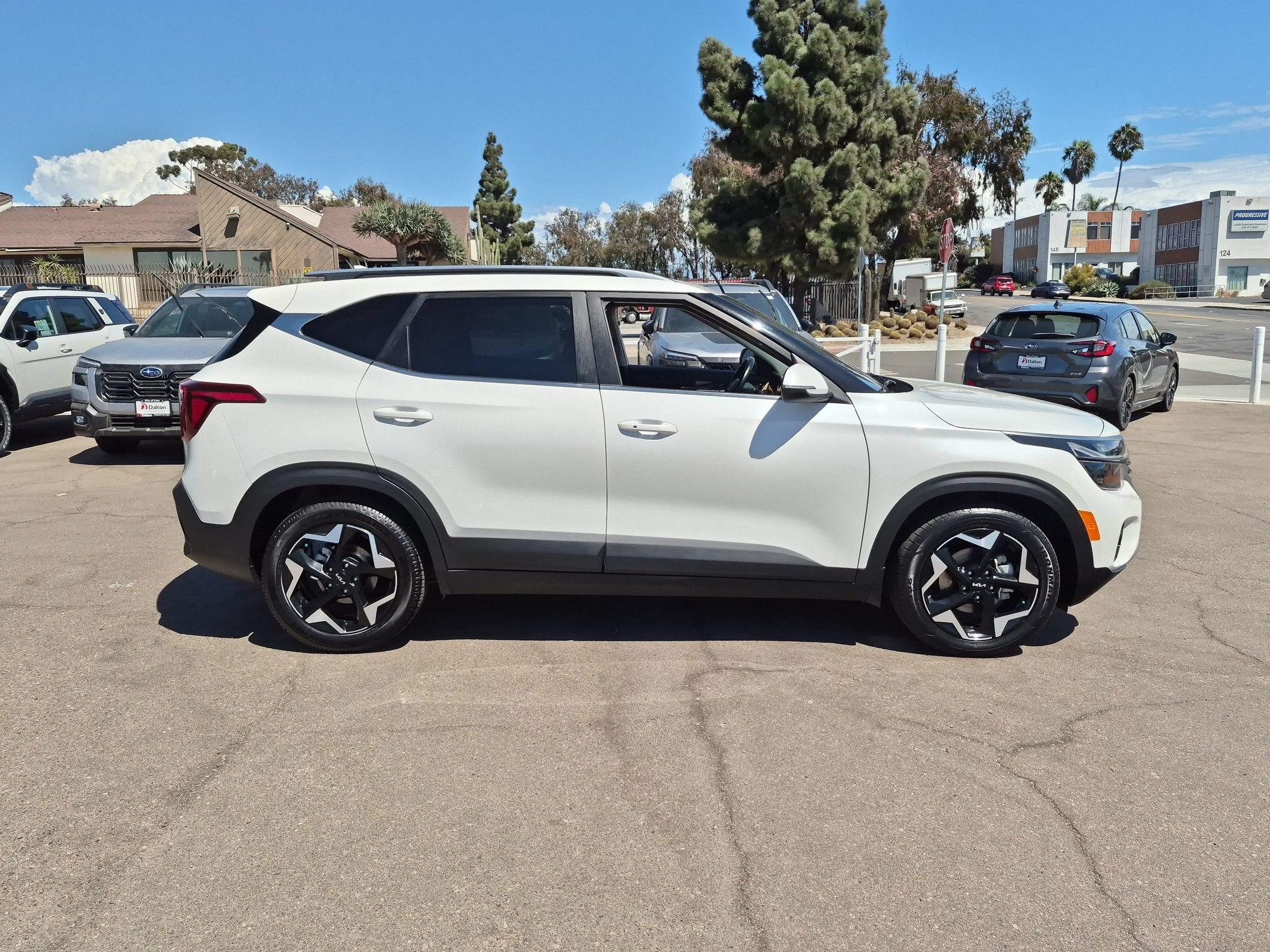 Used 2024 Kia Seltos EX FWD image 5