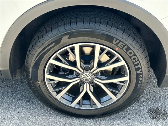 Used 2020 Volkswagen Tiguan SE w/ Panoramic Sunroof Package image 13