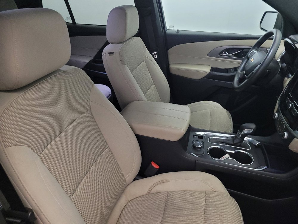 Used 2022 Chevrolet Traverse LS image 21
