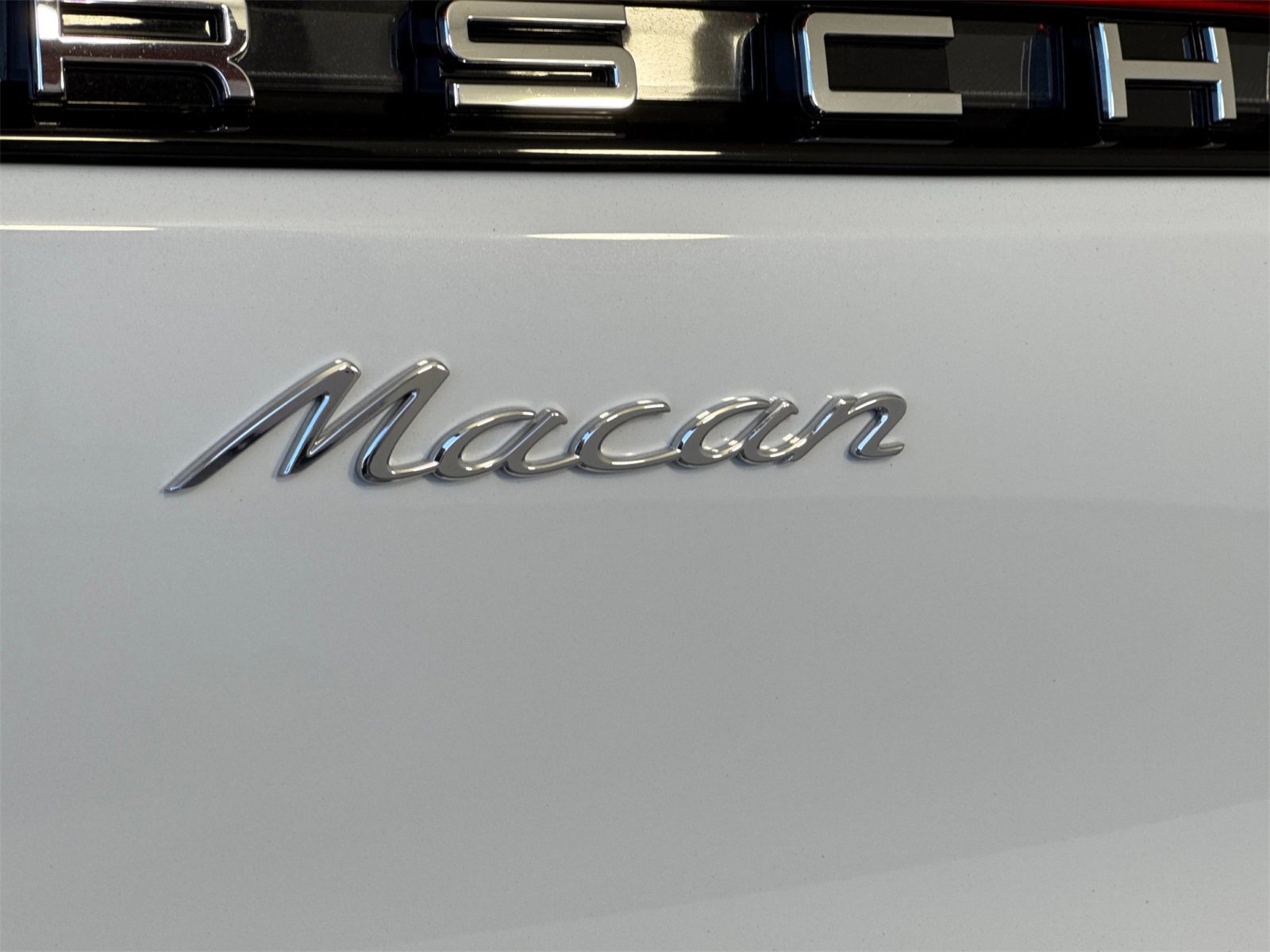 Used 2025 Porsche Macan image 33