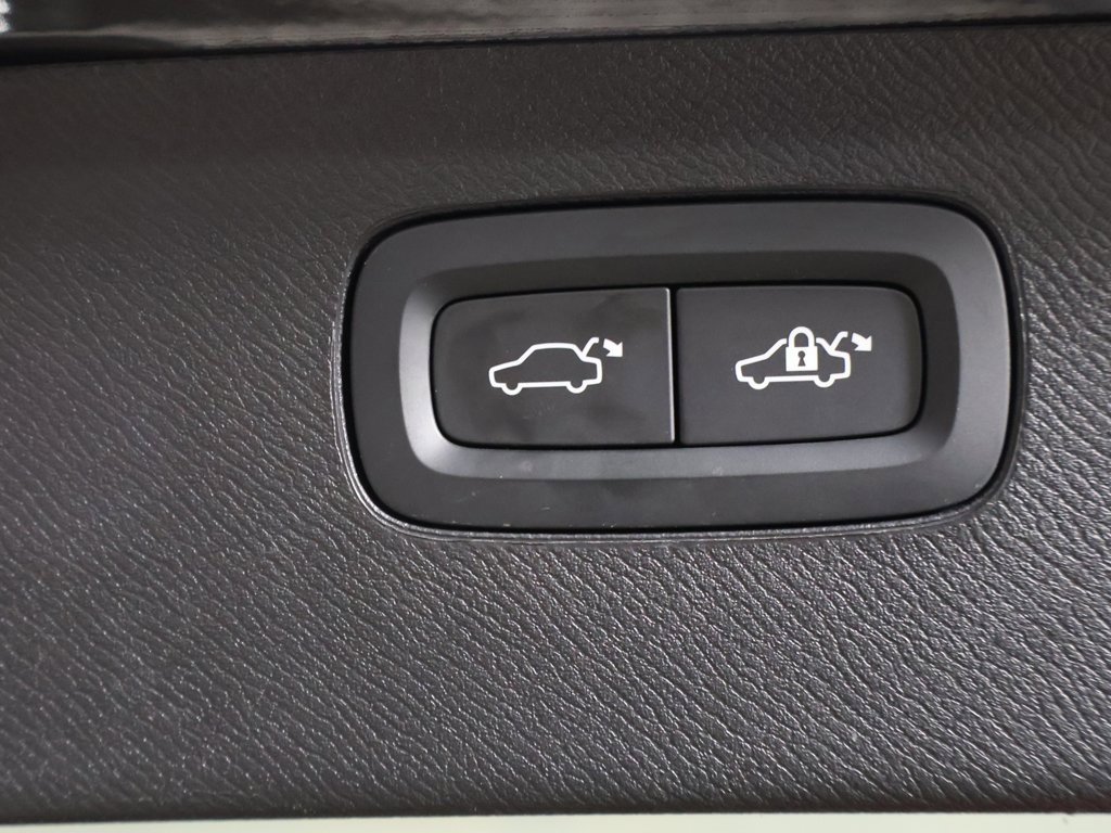 Used 2024 Volvo XC90 B6 Ultimate w/ Protection Package Premier image 25