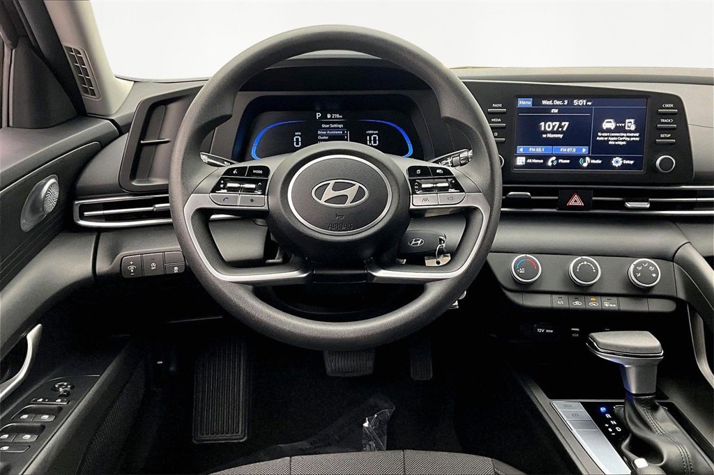 Used 2025 Hyundai Elantra SE image 5