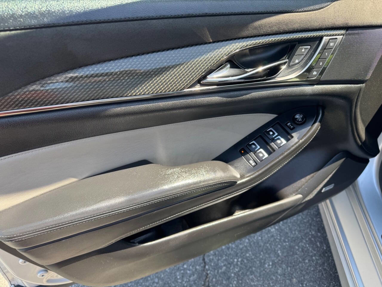 Used 2016 Cadillac CTS V w/ Luxury Package RWD image 21