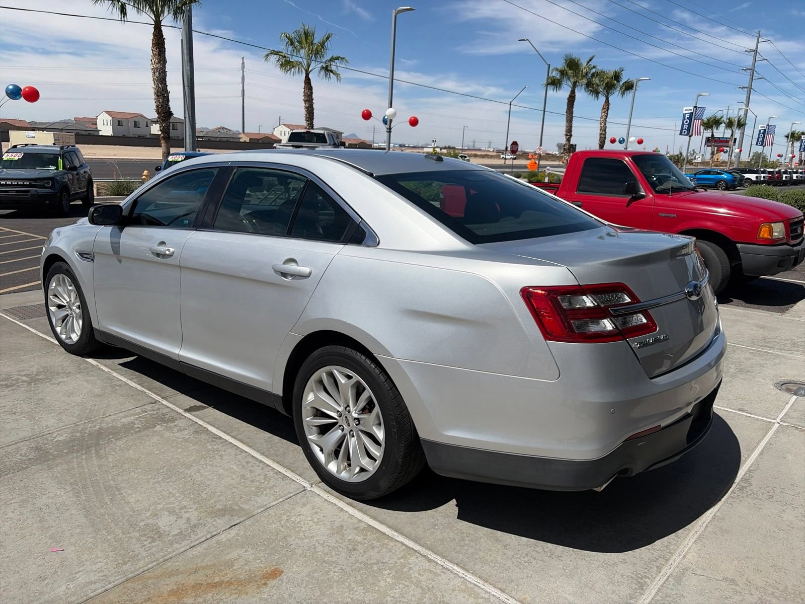 Used 2016 Ford Taurus Limited FWD image 3