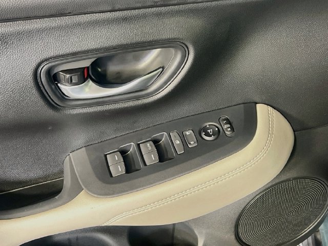 Used 2027 Honda HR-V LX image 12