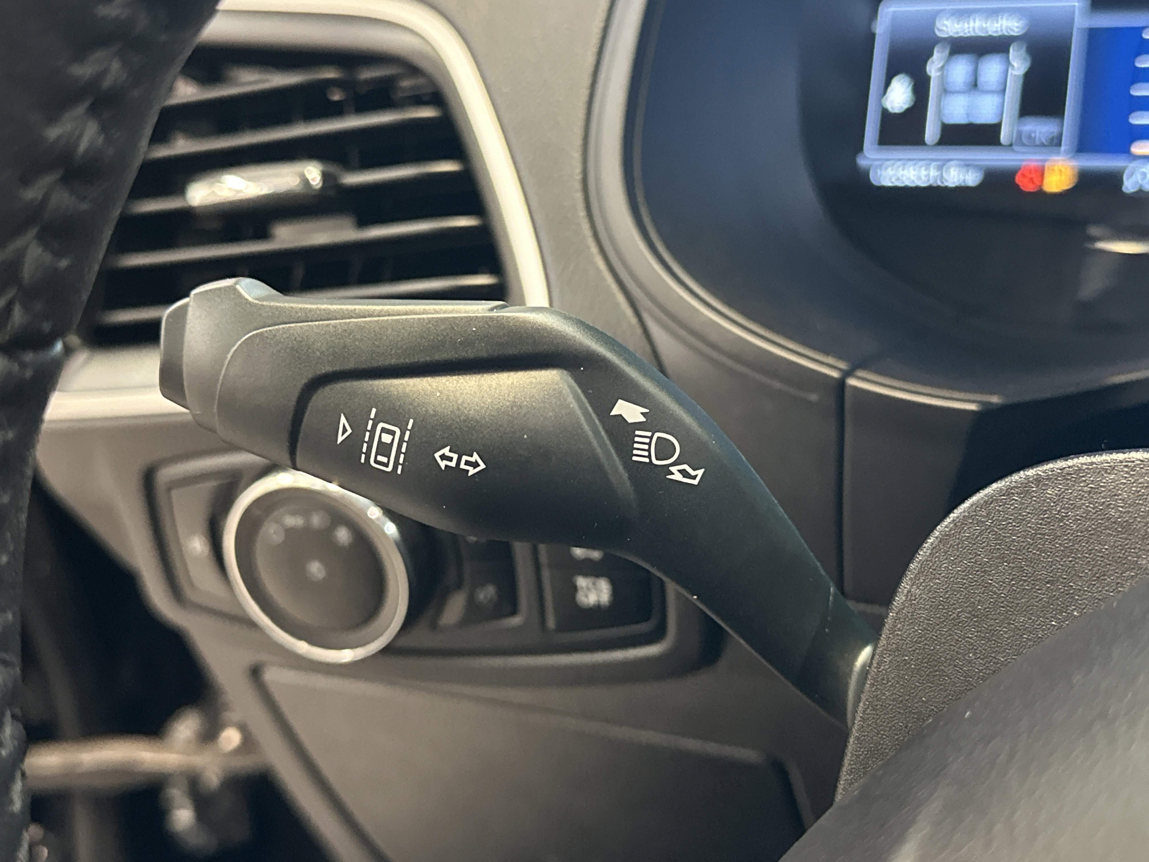 Used 2024 Ford Edge SEL w/ Convenience Package image 37