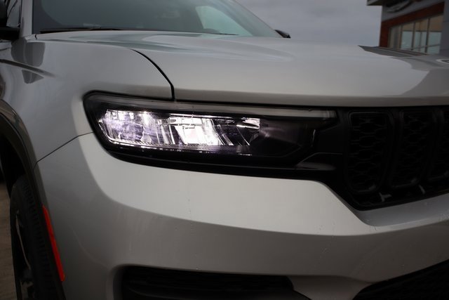 New 2025 Jeep Grand Cherokee Altitude image 4